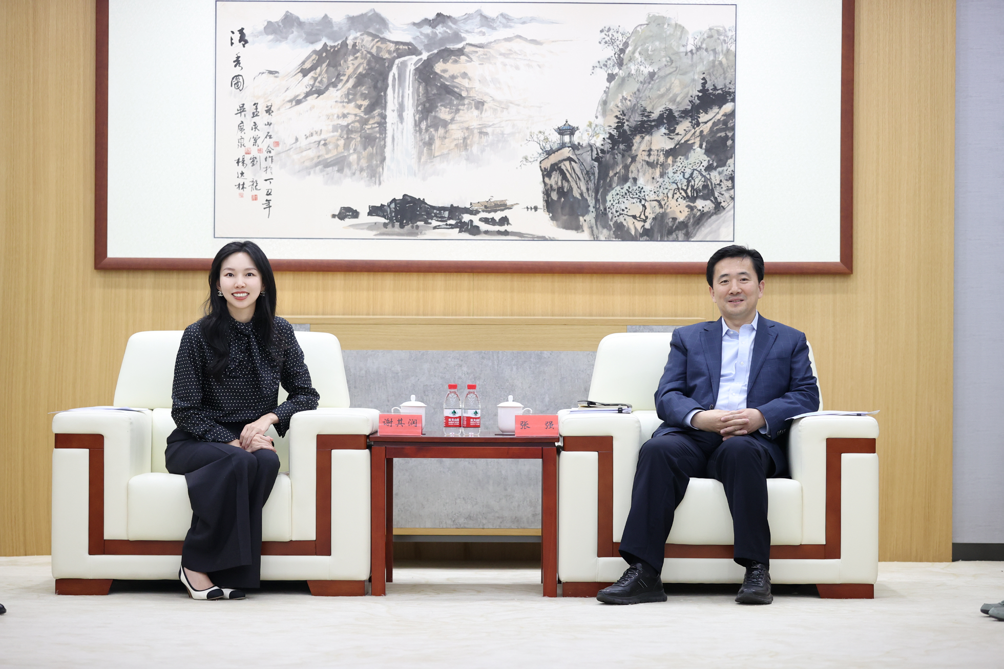 北京市經開區工委書記張強會見謝其潤