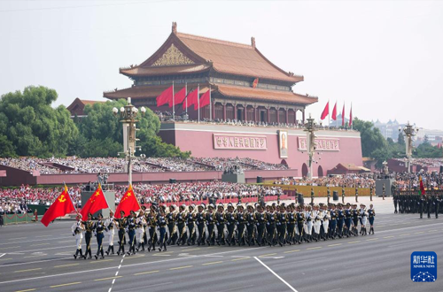 正大集團資深董事長謝國民出席抗戰勝利80周年紀念活動，正大制藥集團領導受邀觀禮